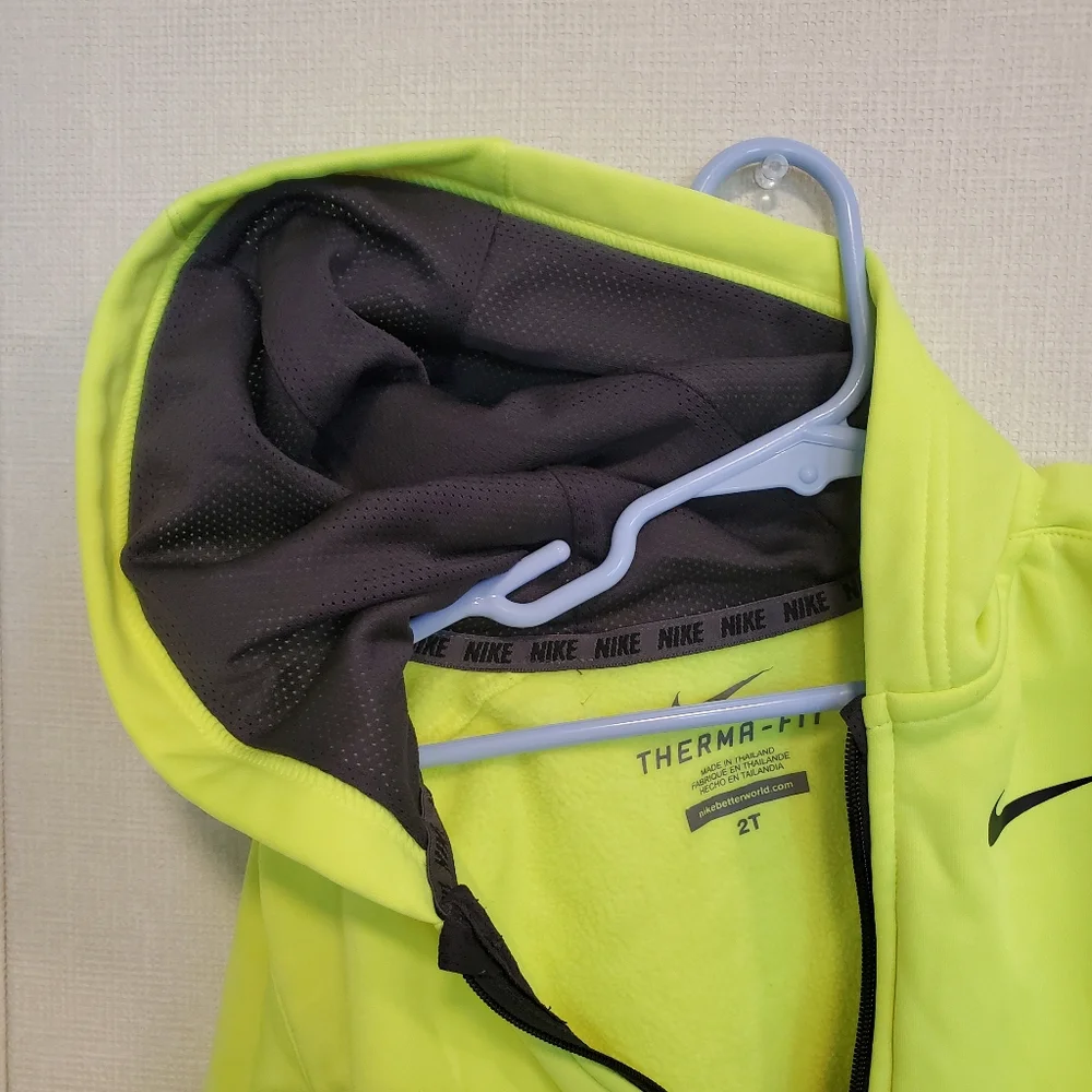 Nike Therma Fit toddler zip up sweatshirt. Size 2T.‎ Very gently worn.